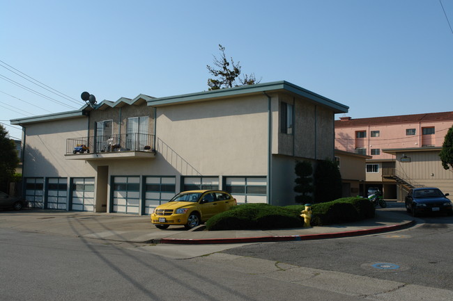 1 Berni Ct in Millbrae, CA - Building Photo - Building Photo