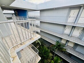 8201 NW 8th St in Miami, FL - Building Photo - Building Photo