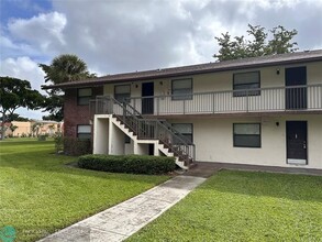 6040 Shaker Wood Cir in Tamarac, FL - Foto de edificio - Building Photo