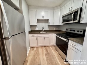 837 River St, Unit 12 in Boston, MA - Foto de edificio - Building Photo