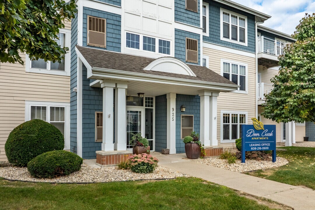 Door Creek Apartments in Madison, WI - Foto de edificio