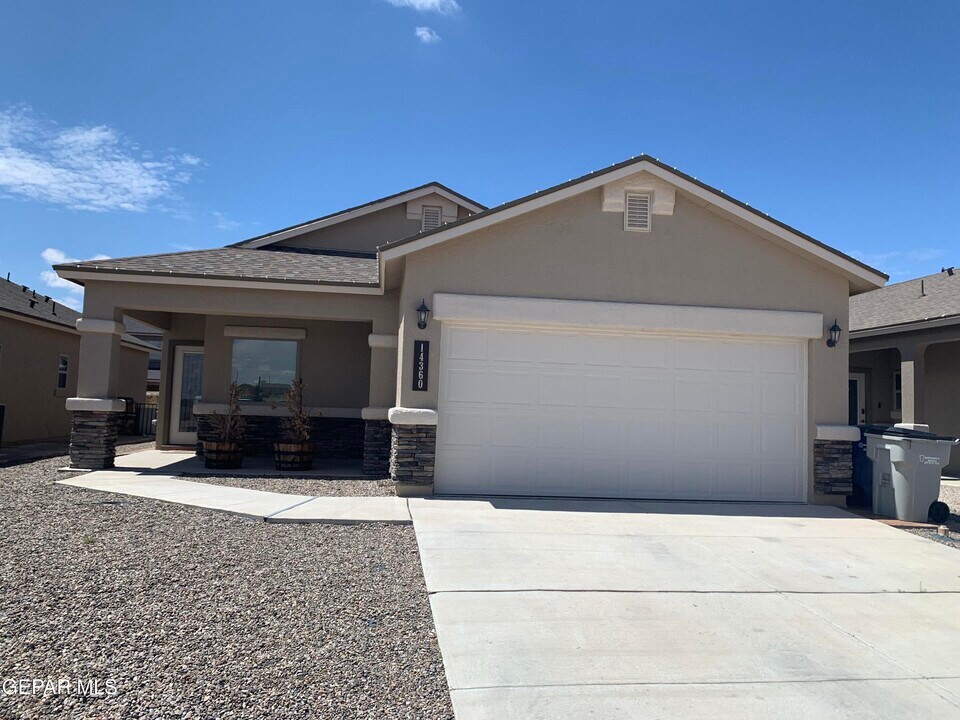 14360 John Scagno in El Paso, TX - Building Photo