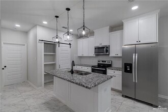 14 N Crown Point in Pharr, TX - Building Photo - Building Photo