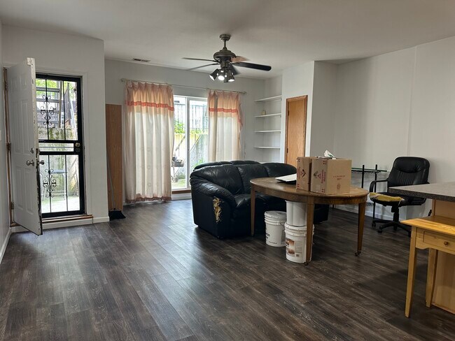 2423 W Harrison St in Chicago, IL - Building Photo - Building Photo
