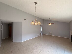 1125 Southwinds Dr in Port Orange, FL - Building Photo - Building Photo