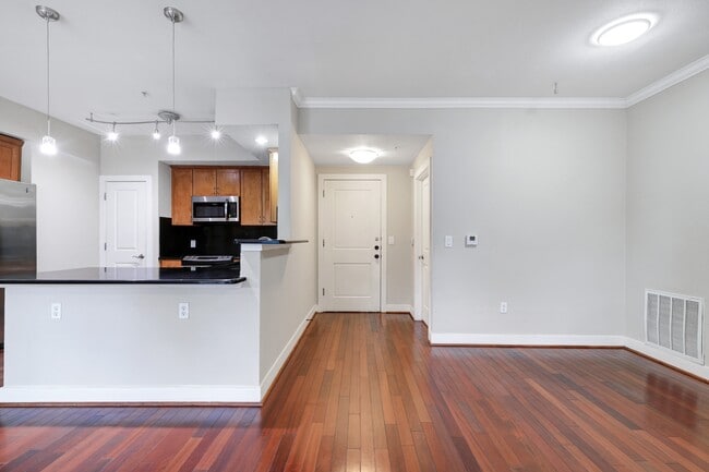 7342 Oak Manor Dr in San Antonio, TX - Building Photo - Building Photo