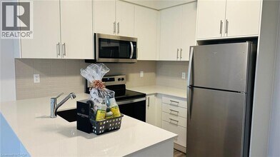 1100 Lackner Pl in Kitchener, ON - Building Photo - Building Photo