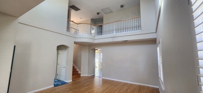267 W Springer Dr in Turlock, CA - Foto de edificio - Building Photo
