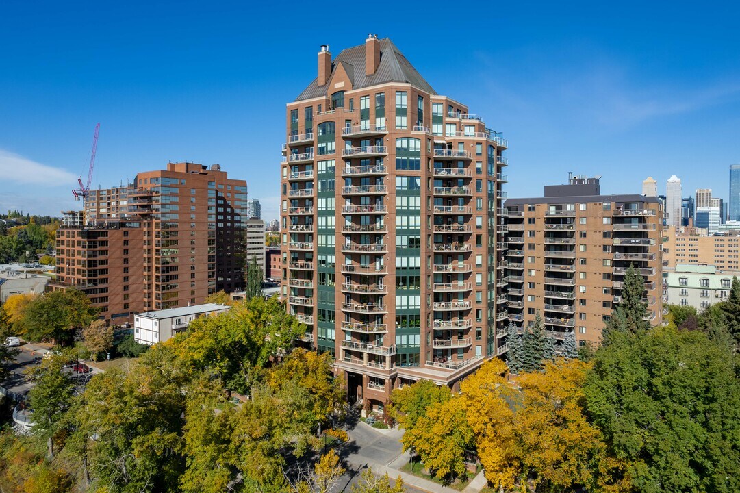 The Grandview in Calgary, AB - Building Photo