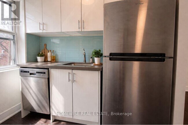 189 Vaughan Rd in Toronto, ON - Building Photo - Building Photo