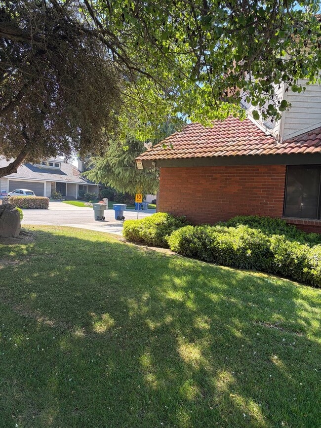 318 E Omaha Ave in Fresno, CA - Building Photo - Building Photo