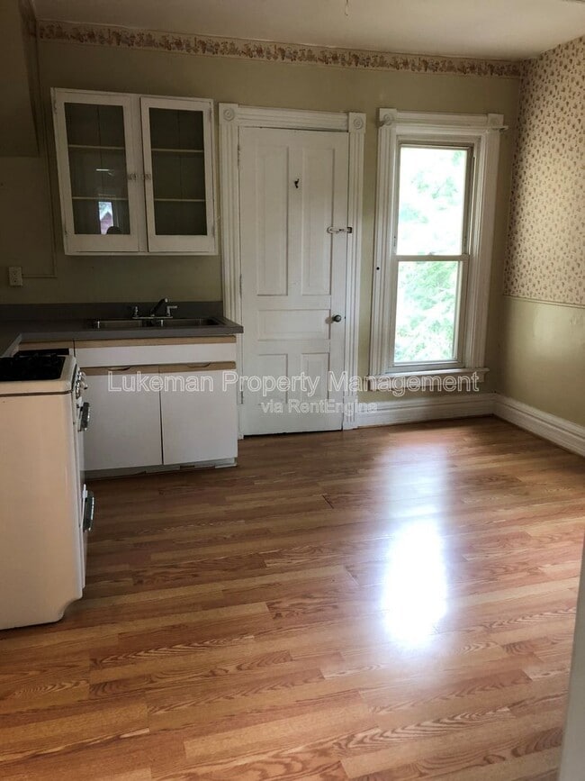 property at 1020 W Kalamazoo Ave