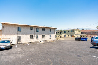 Mesa Villa Apartments in Los Angeles, CA - Building Photo - Building Photo