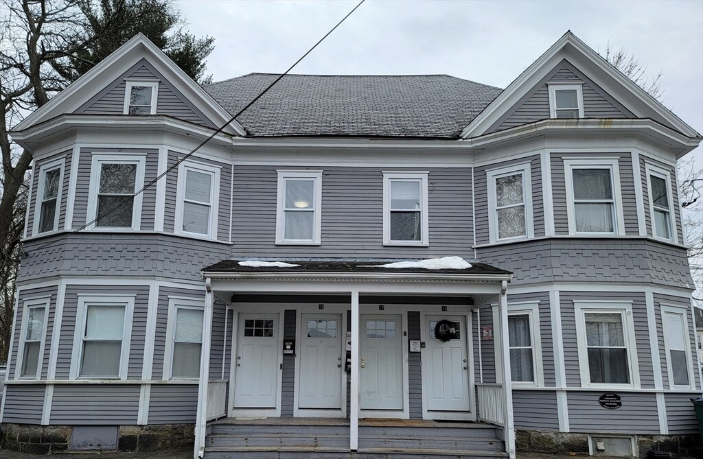 15 Hampton Ave in Lowell, MA - Building Photo
