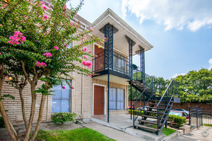 Braeswood Plaza Apartments