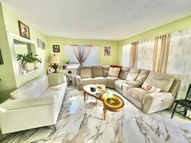 166 Sheffield G in West Palm Beach, FL - Building Photo