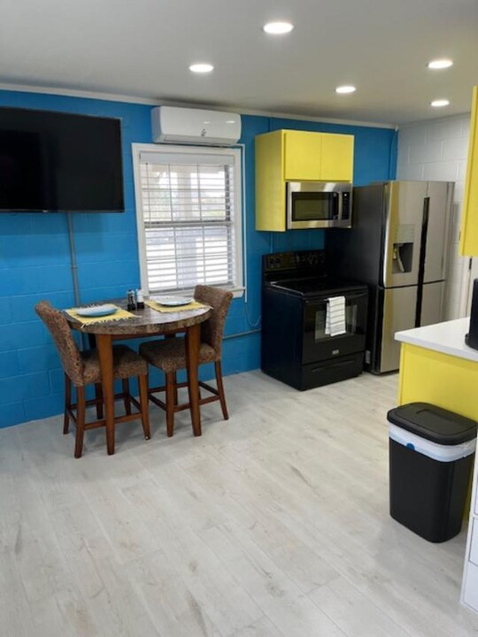 1440 Harbor Island Dr in Port Isabel, TX - Foto de edificio