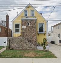 9505 165th Ave in Howard Beach, NY - Building Photo