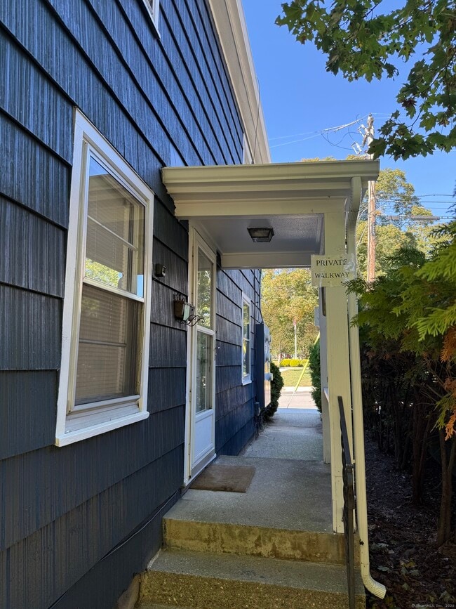 25 Reynolds St in Killingly, CT - Building Photo - Building Photo
