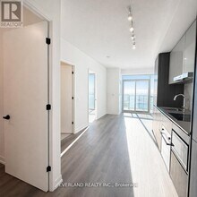 8 Interchange Wy in Vaughan, ON - Building Photo - Building Photo