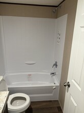 7214 Comstock Cove in Lago Vista, TX - Foto de edificio - Building Photo