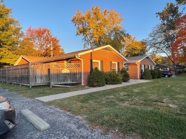 101 N Bittersweet Ln in Muncie, IN - Building Photo - Building Photo