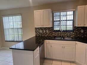 3228 Jog Park Dr in Greenacres, FL - Building Photo - Building Photo