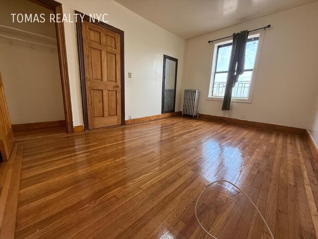 710 E 235th St in Bronx, NY - Building Photo - Building Photo