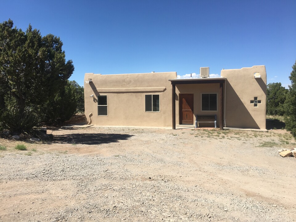 1021 Gunsmoke Rd in Sandia Park, NM - Building Photo