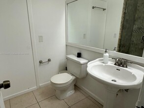 11035 SW 132nd Ct in Miami, FL - Foto de edificio - Building Photo