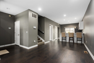 1154 Beacon Hill Ln in Kansas City, MO - Foto de edificio - Building Photo