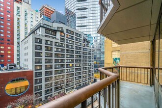 245 E 44th St, Unit 6J in New York, NY - Building Photo - Building Photo