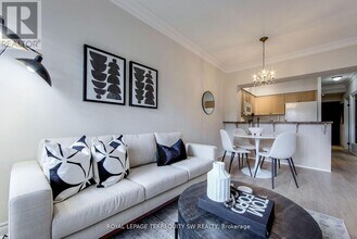 2-202 Clairtrell Rd in Toronto, ON - Building Photo - Building Photo