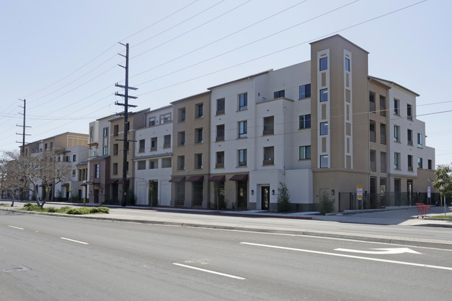 Bella Vita in Carson, CA - Foto de edificio - Building Photo