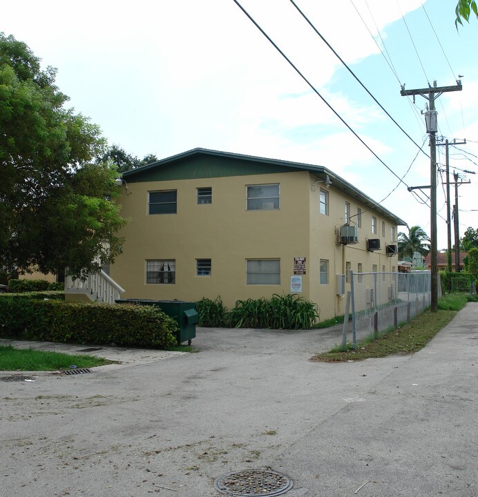 2768 SW 10th Ter in Miami, FL - Building Photo