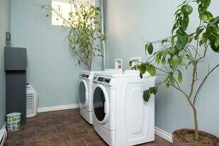 16 Edmonton Apartment in Winnipeg, MB - Building Photo