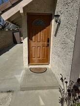 22813 Rio Clara Dr in Santa Clarita, CA - Building Photo - Building Photo