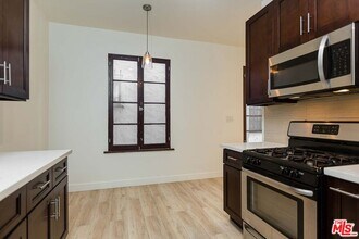 7223 Willoughby Ave in Los Angeles, CA - Building Photo - Building Photo