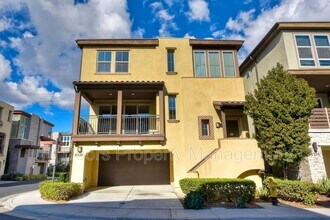 8332 Ridge Ct in San Diego, CA - Foto de edificio - Building Photo