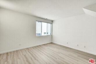 11960 Iowa Ave in Los Angeles, CA - Building Photo - Building Photo