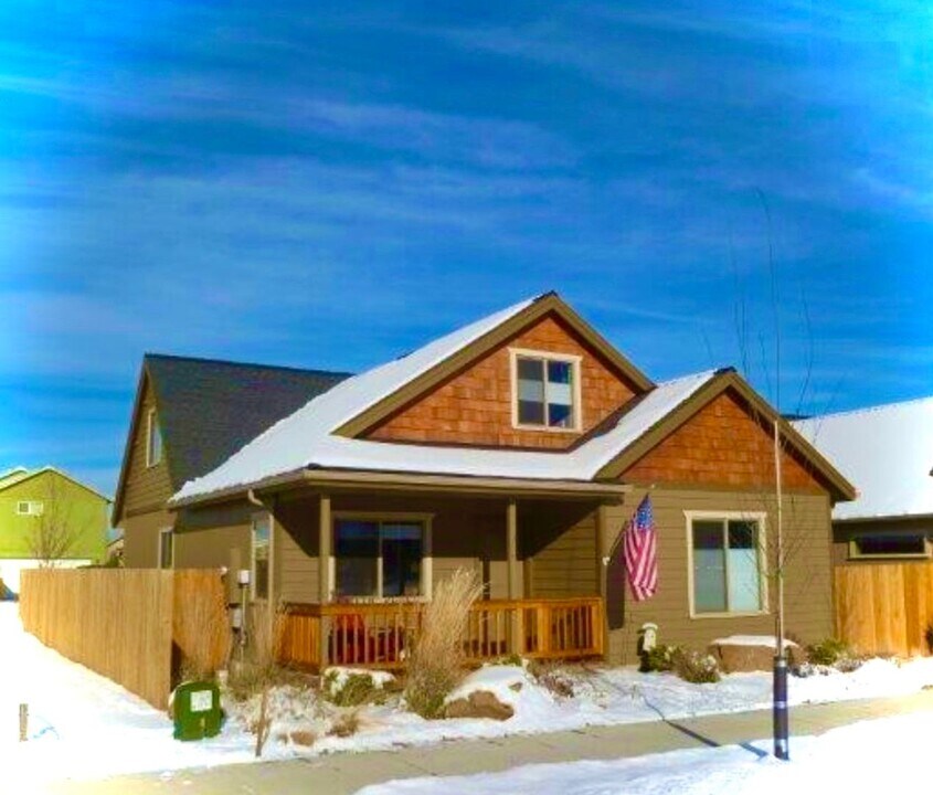 310 E Aspenwood Ave in Sisters, OR - Building Photo