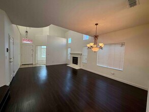 9645 Spring Breeze Ct in Elk Grove, CA - Building Photo - Building Photo