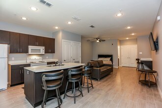 Tri-Gen Construction - University Apartments in Weslaco, TX - Foto de edificio - Interior Photo