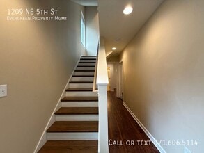 1209 NE 5th St in Gresham, OR - Building Photo - Building Photo