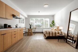 Crossroads Garden Apartments in Bellevue, WA - Building Photo - Interior Photo