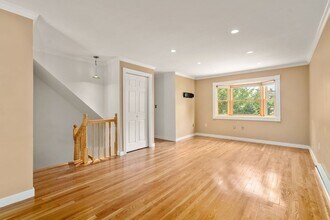 157 W 3rd St, Unit 156 in Boston, MA - Foto de edificio - Building Photo