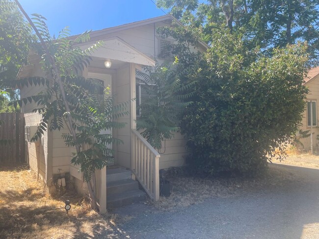 property at 3486 Lakeshore Blvd