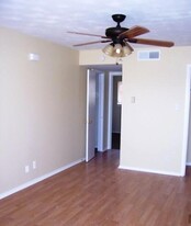 204 E 12th St in Dallas, TX - Building Photo