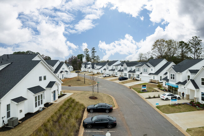 Wadsworth Manor in Spartanburg, SC - Building Photo - Building Photo