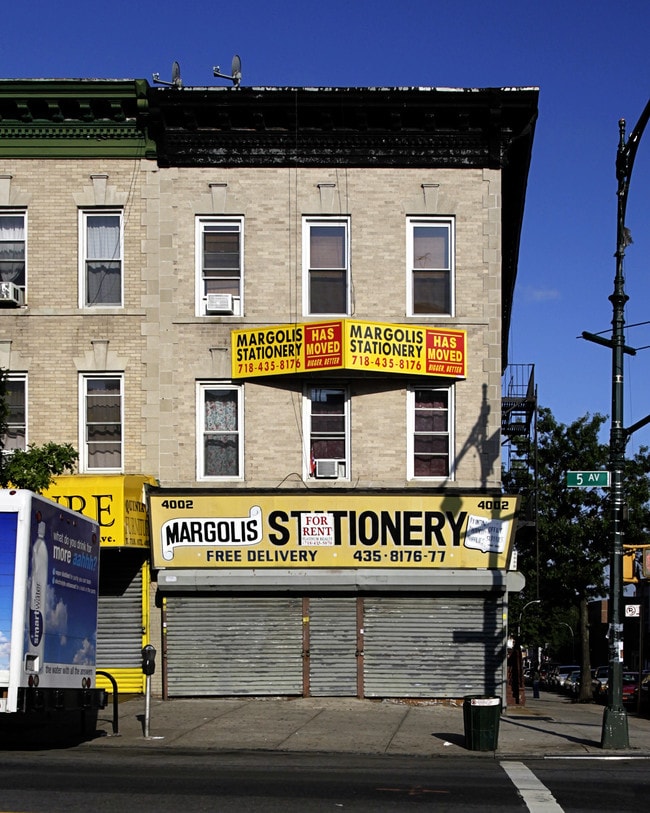 4002 5th Ave in Brooklyn, NY - Building Photo - Building Photo